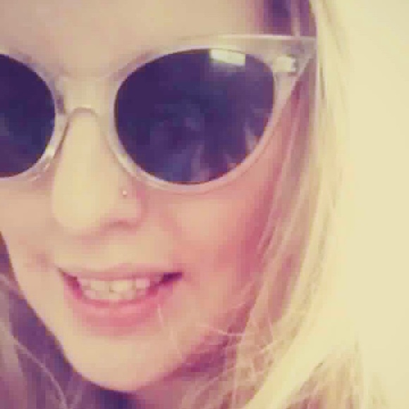 Meet your Posher, Kayla - Picture 1 of 1